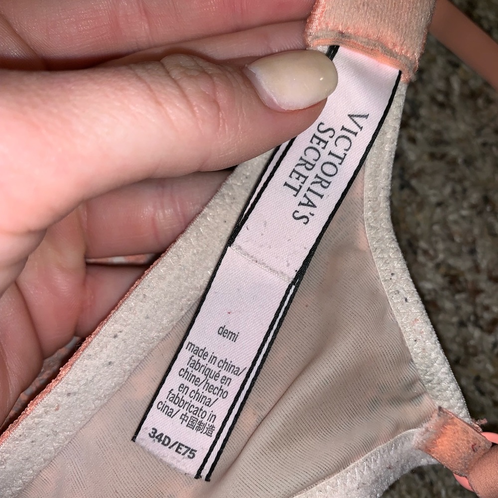 Lightly lined bra
